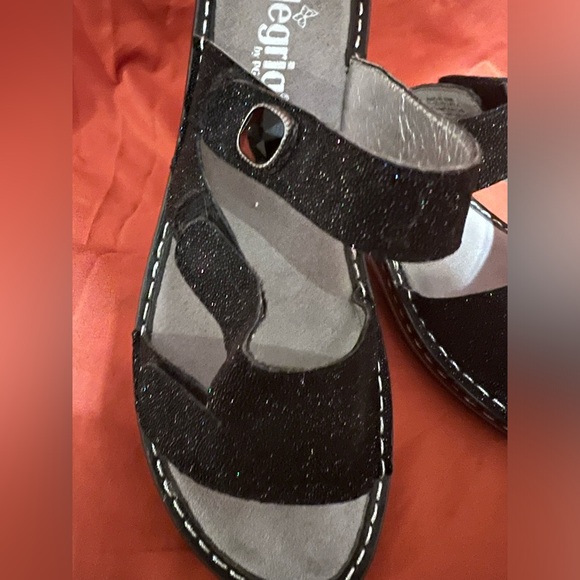 Alegria by PG lite, Glitteroti Glitter Wedge Sandals Black size 39/8.5-9 NWOT - Picture 2 of 11